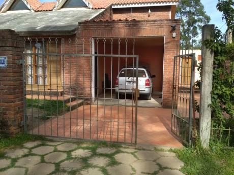 Casa A 5 Cuadras De La Playa. A Solo 15 Min. De P. Del Este.