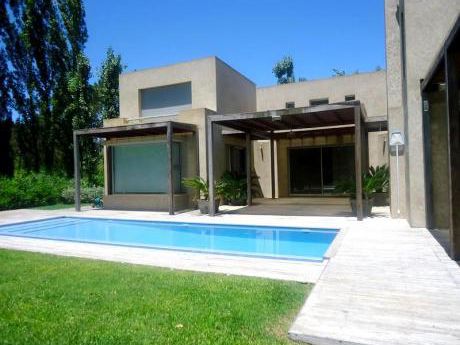 Casa En Alquiler 5 Dormitorios