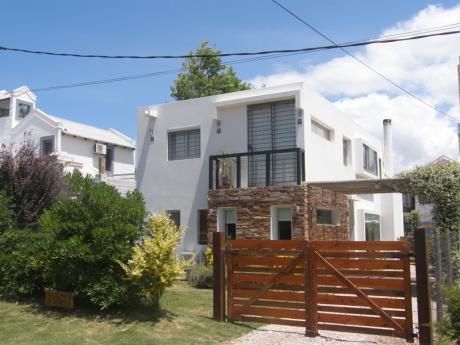 Casa En Alquiler 4 Dormitorios