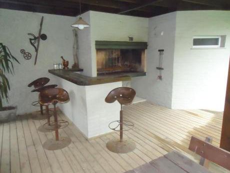 Casa En Alquiler 4 Dormitorios