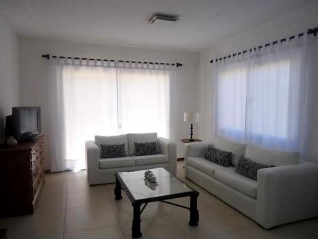 Casa En Alquiler 4 Dormitorios