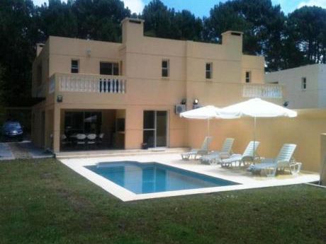 Casa En Venta 4 Dormitorios