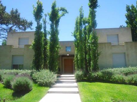 Casa En Venta 5 Dormitorios