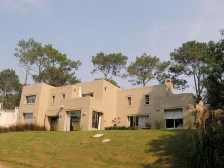 Casa En Venta 4 Dormitorios