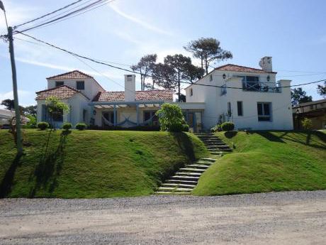 Casa En Venta 4 Dormitorios