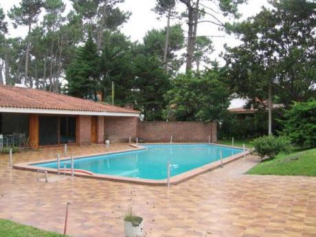 Casa En Alquiler 4 Dormitorios