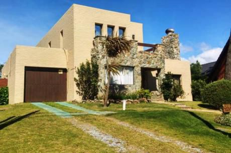 Casa En Venta 4 Dormitorios