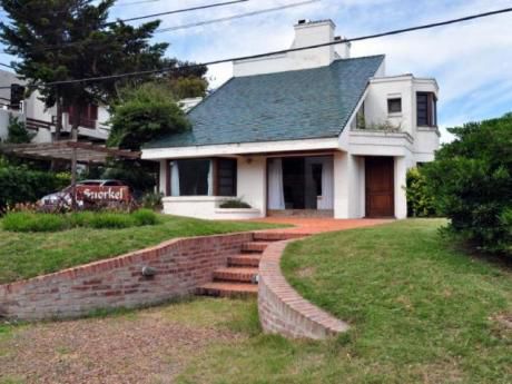 Casa En Venta 4 Dormitorios