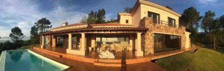 Casa En Venta 4 Dormitorios