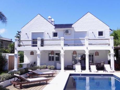 Casa En Venta 6 Dormitorios