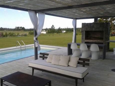 Casa En Alquiler 4 Dormitorios