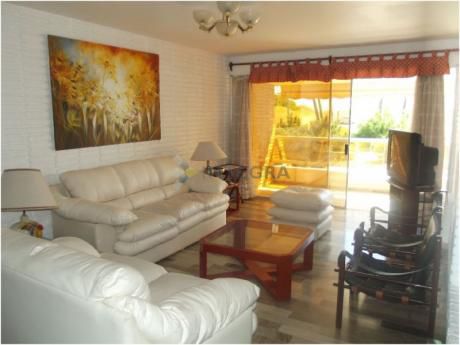 Apartamentos En Playa Mansa