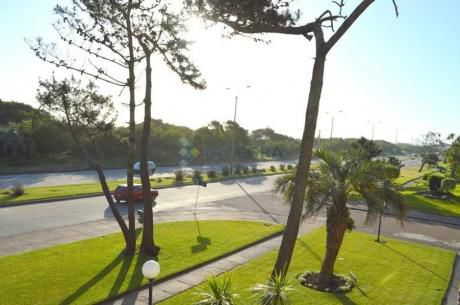 Playa Mansa, Unidad De 5 Amplios Ambientes Frente Al Mar Con Balcon Y Parrillero