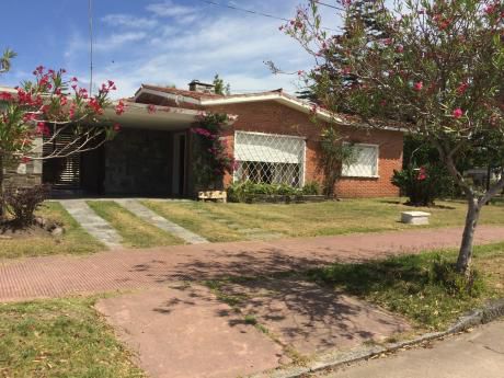 Hermosa Casa En Piriapolis