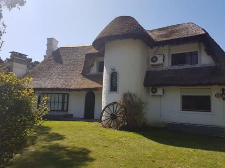 Casa En Pinares Con Piscina Climatizada