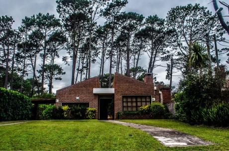 Hermosa Casa En Barrio Country: Piriapolis!