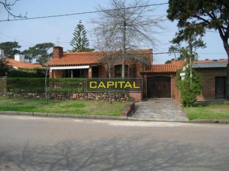 Casa Playa Mansa A Una Cuadra Del Mar