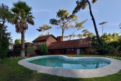 Excelente Casa Playa Mansa + 4 Dormitorios + Pisicina