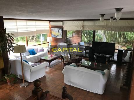 Excelente Chalet De 5 Dormitorios A Metros De La Playa Mansa!