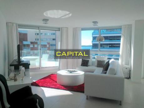 Muy Lindo Apartamento Con Vista Al Puerto!