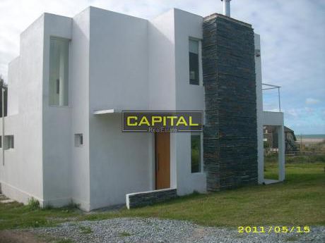 Muy Buena Casa En Venta En Punta Piedras, Manantiales.