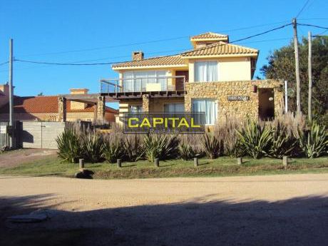 Casas En Punta Piedras