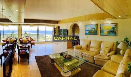 Apartamentos En Playa Mansa