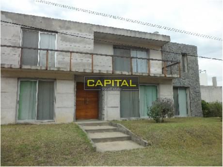 Casa 4 Dormitorios En Manantiales A 350 Mts De Bikini
