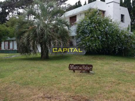 Muy Buena Propiedad En Venta 5 Dorm., 5 Baños, Playa Mansa