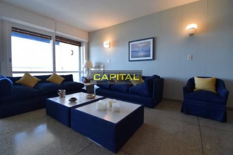 Apartamento De 2 Dormitorios En Alquiler - Primera Línea Playa Mansa!