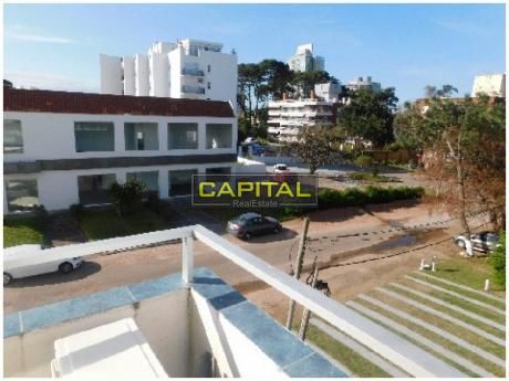 Muy Lindo Apartamento De 2 Dormitorios En Torre Con Servicios