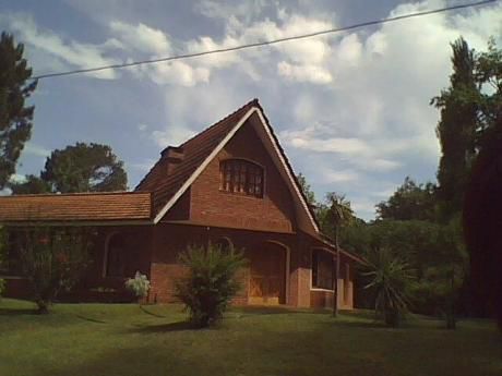 Amplio Chalet, Zona De Bosque Punta Del Este