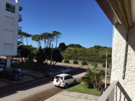 Apartamento En Playa Mansa (parada 9)