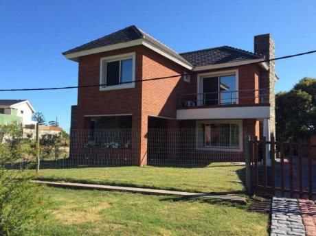 Casa A 2 Cuadras Playa Mansa. Pda 24!!! (enero No Disp.)