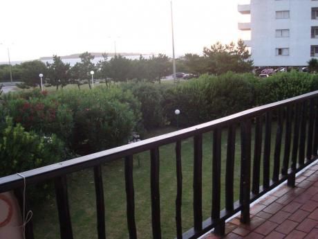 Gran Apartamento, Con La Comodidad De Una Casa Y La Seguridad Un Apartamento.