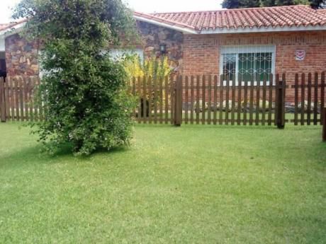 Amplia Casa Con Piscina Para 12 Personas, En Atlantida