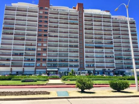 Frente Al Mar! Alquiler Apartamento 1 Dormitorio Y Medio En Parada 1 De La Mansa