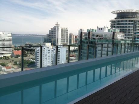 Apartamento Amplio, Excelente Ubicación, Todos Los Servicios