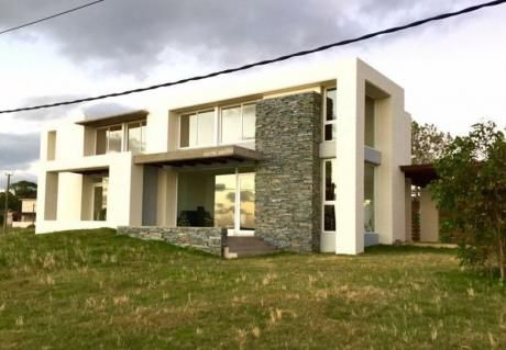 Casa Frente Al Mar, A Estrenar!