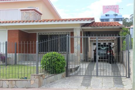 Chalet "tamariz", Frente Al Mar En Rambla De Los Ingleses.