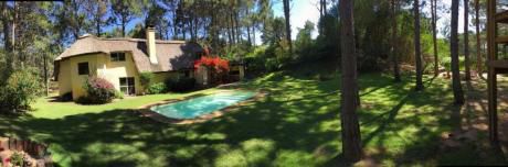 Hermosa Casa En El Golf Del Club Del Lago