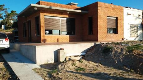 Dueño Alquila Casa En Punta Fría (frente Al Mar)