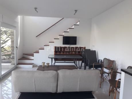 Divino Duplex De Dos Dormitorios, Amplias Terrazas, Una De Ellas Con Parrillero, En Un Entorno De Naturaleza Y A Pasos De Playa Brava