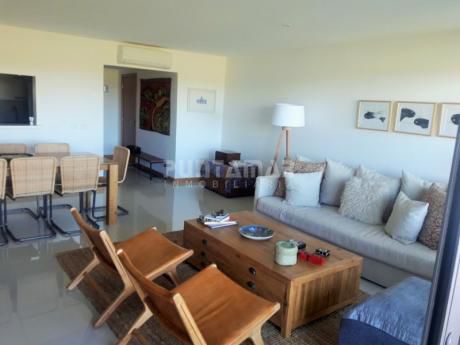 Divino Apartamento Frente Al Mar , Tres Suite Con Salida A Terraza Propia , Amplio Living Comedor, Amenitis Muy Completos Ofrece El Edificio.
