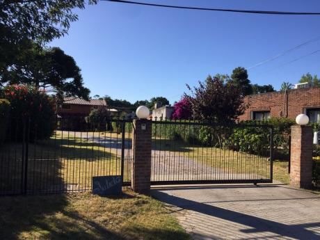Comoda Y Segura Casa En Pinares Playa Mansa