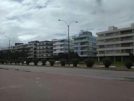 Apartamento Punta Del Este Parada 9 Frente A Playa Mansa