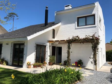 Casa En Pinares, Parada 35, Piscina, Barbacoa Cerrada, Cómoda Y Segura