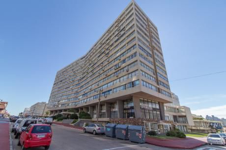 Apartamento De 1 Dormitorio Y Medio En La Mejor Zona De Punta Del Este