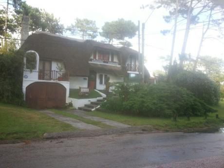 Chalet Quincho En Esquina Piscina Salinizada