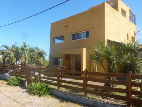 Casa En Punta Del Diablo "calypso"